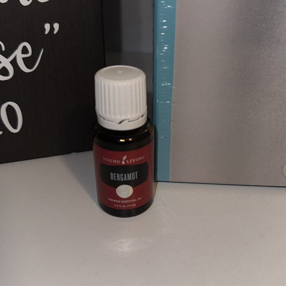 SOLD!! NEW YOUNG LIVING DUET BLUE TOOTH SPEAKER DIFFUSER WITH 8 Essential Oils - Picture 10 of 15